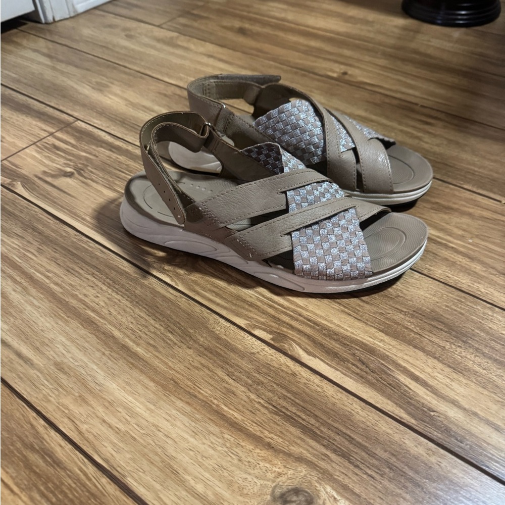 Earth Spirit brand women's size 9 sandals